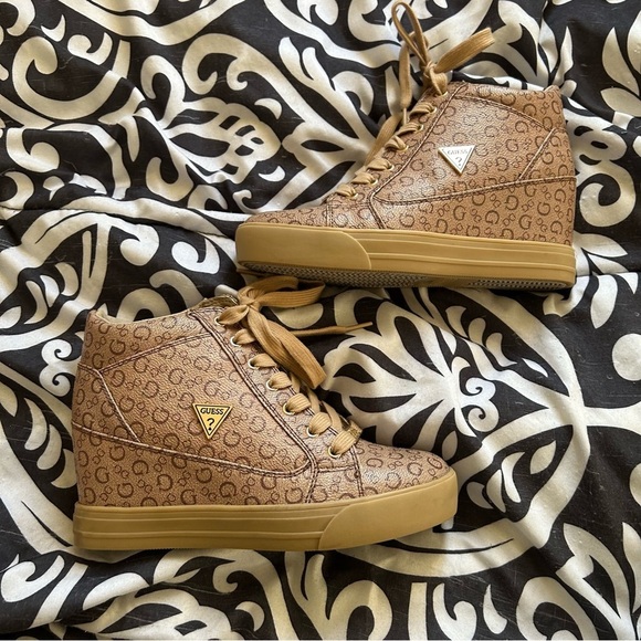 Guess Monogram Women’s Sneaker Wedges 7 Beige Casual Street y2K Street Style - Picture 2 of 11
